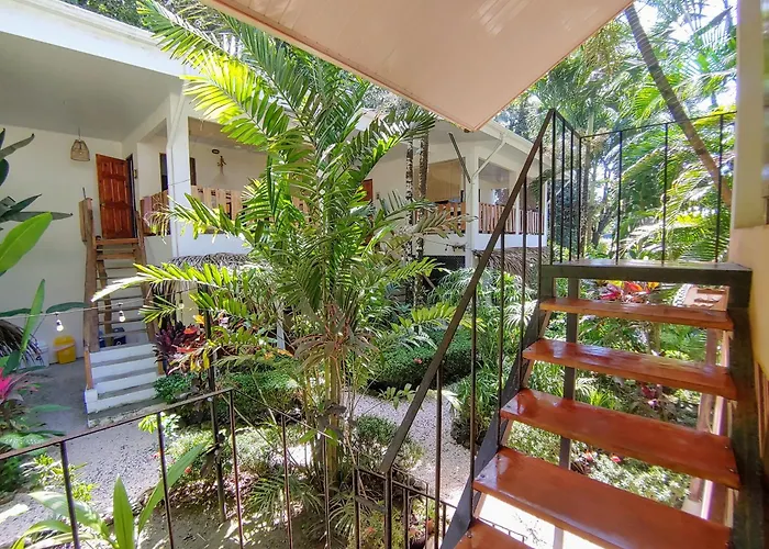 Colibri Apartments - 4 Min Walk To The Beach!